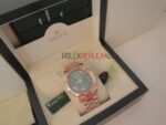 Rolex replica daydate rose gold green dial orologio replica copia imitazione 4us197 - immagine 4