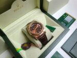 Rolex replica daydate rose gold chocolate strip leather orologio replica copia imitazione 4us719 - immagine 4