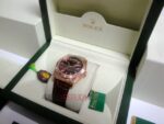 Rolex replica daydate rose gold chocolate strip leather orologio replica copia imitazione 4us719 - immagine 3