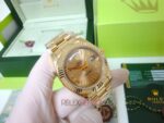 Rolex replica daydate ll full oro giallo gold dial roman orologio replica copia imitazione 4us713 - immagine 3