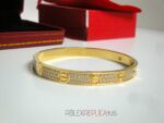 Cartier replica gioiello bracciale love yellow gold pavè diamond imitazione replica - immagine 8