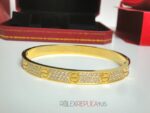 Cartier replica gioiello bracciale love yellow gold pavè diamond imitazione replica - immagine 9