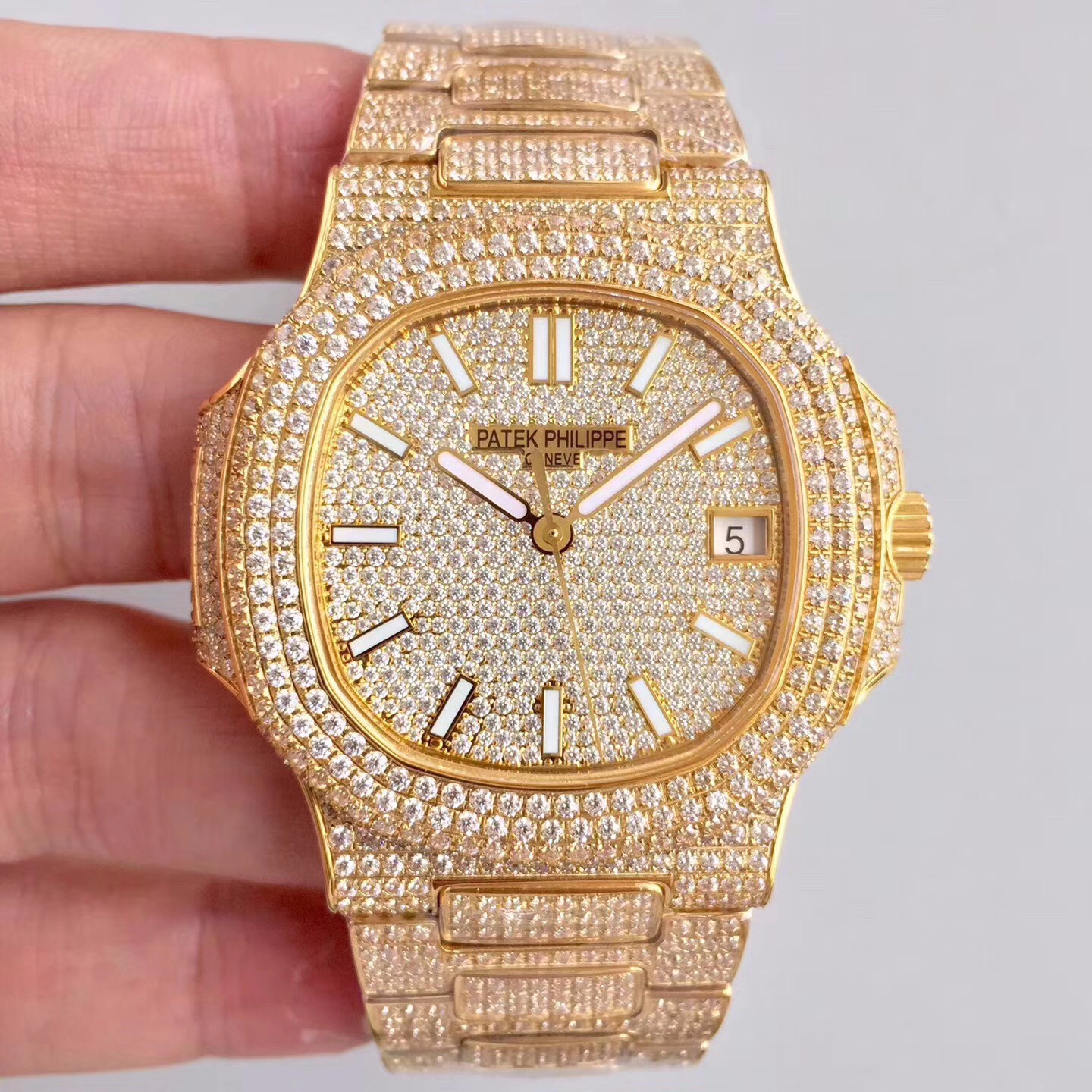 virtuemart_product_patek-philippe-replica-nautilus-full-brillantine-orologio-replica11 Patek Philippe replica nautilus 7021/1G - diamond pavè special edition yellow gold - immagine 1
